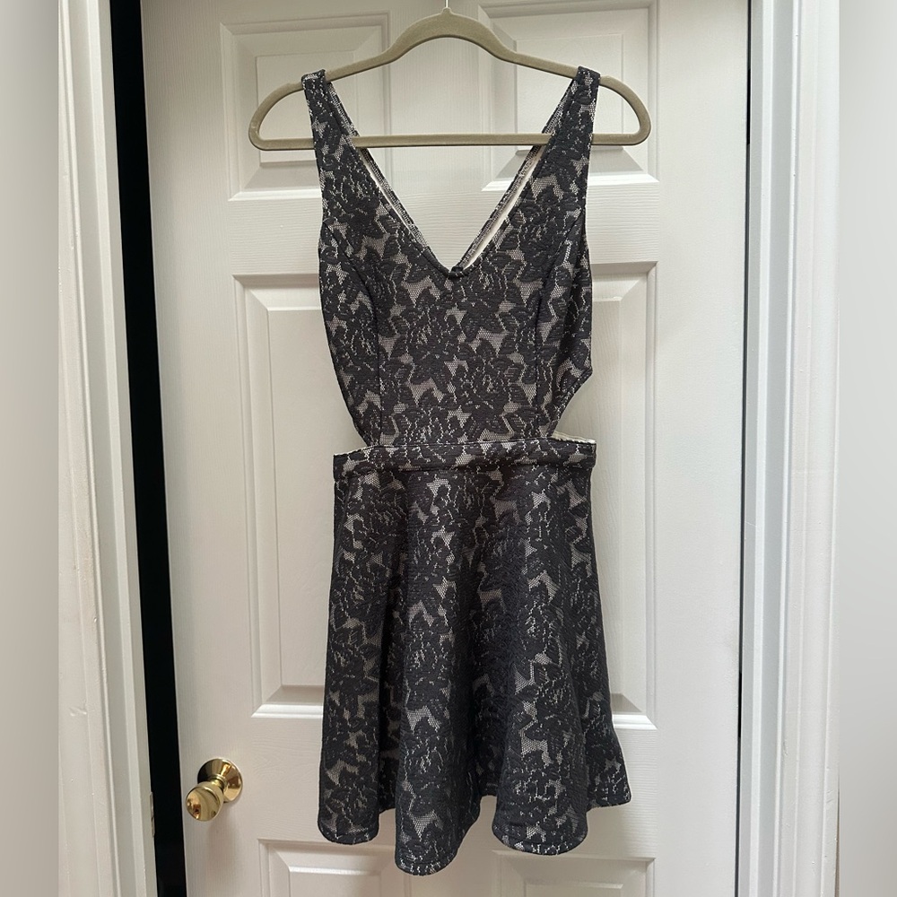 Abercrombie & Fitch Black and Tan V-Neck Fit and Flare Mini Dress